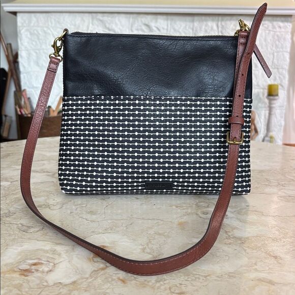 Fossil Fiona Vegan Leather Printed Large Crossbody Bag - Black/White - Picture 3 of 16